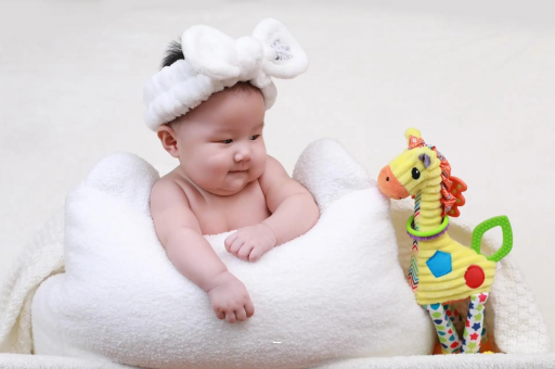 武汉供卵包生男孩宝宝几个月翻身